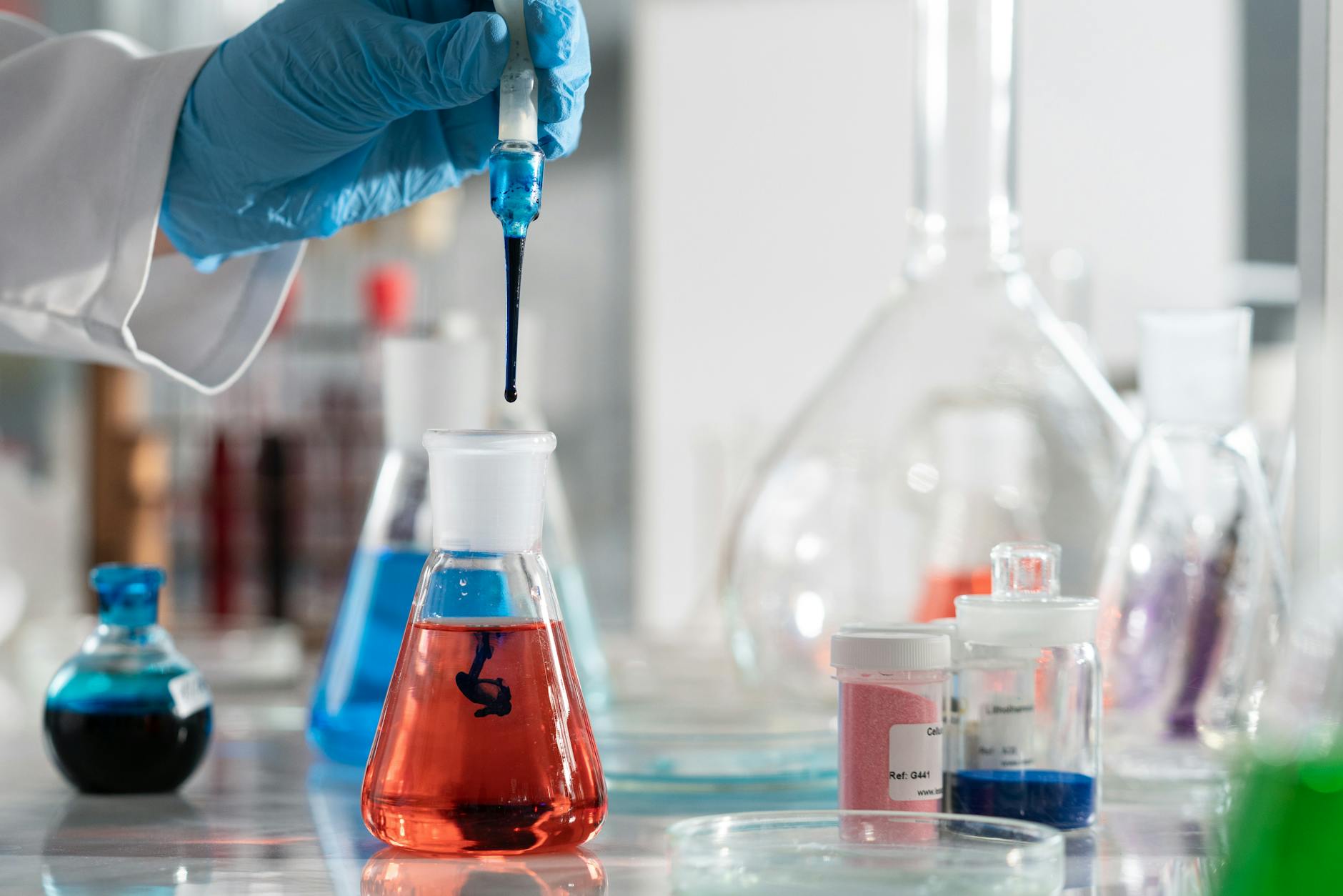 Molecules, Compounds, and Solids in Chemistry